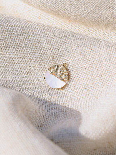 Aura Shell Charm